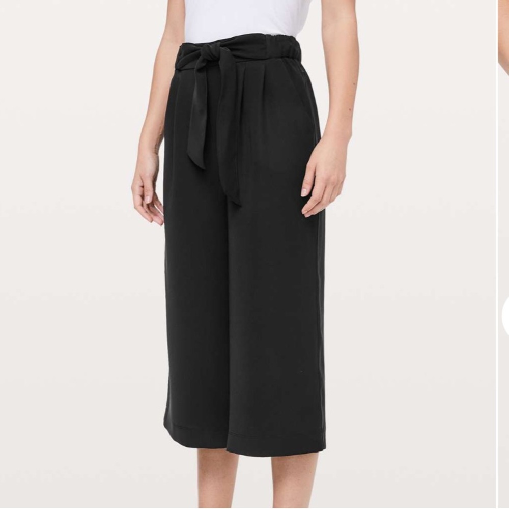 Lululemon Noir Crop
Black 2 - Picture 2 of 5